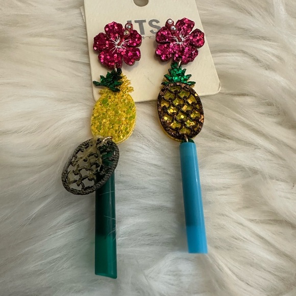 Jewelry - 🩷5/$10 Tropical Pineapple and Flower Earrings